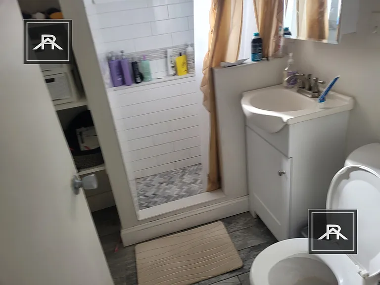 65 Chiswick Rd #2 — Photo 36