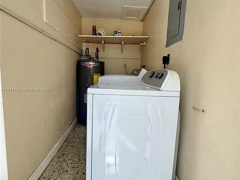 911 NW 22nd Pl #0 — Photo 10
