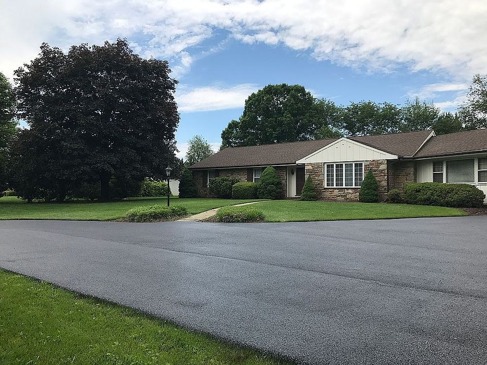 2nd image of 304 Merrie Hunt Dr