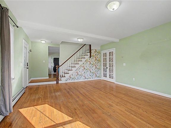 4th image of 327 Church St