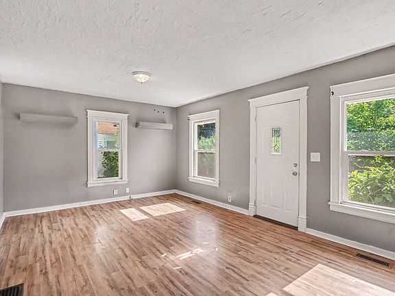3rd image of 707 Denner St
