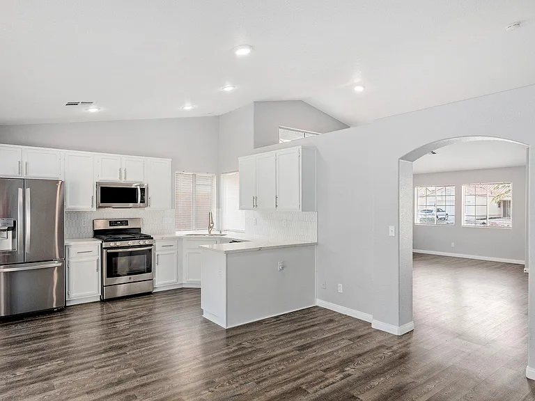 2717 Briarcliff Ave — Photo 7
