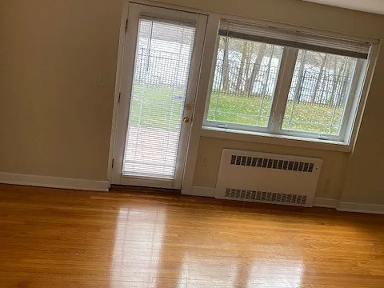 Lakeshore Apartments — Photo 3