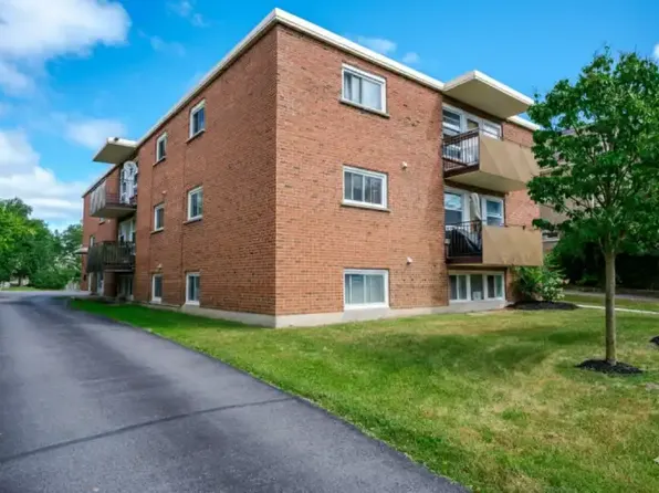 180 Edinburgh St #104, Peterborough, ON K9H 3E2