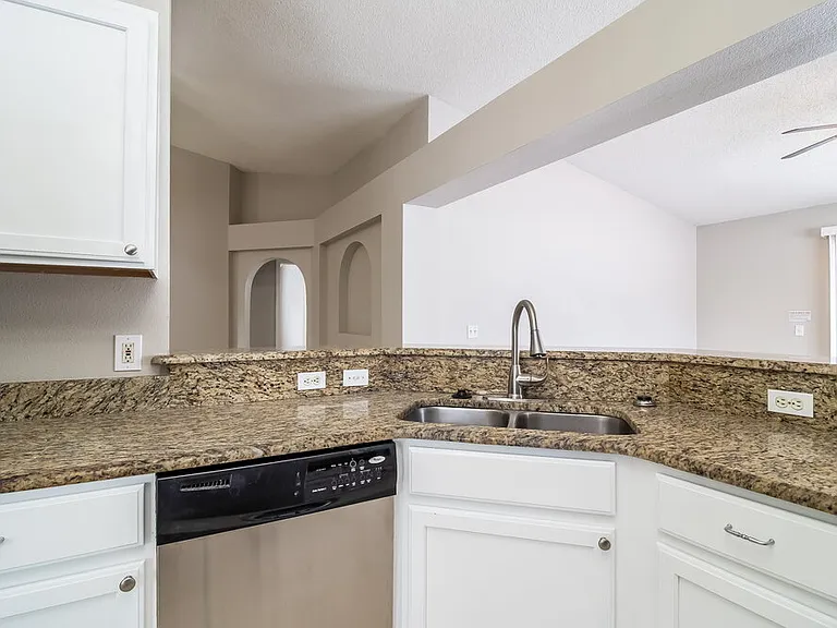12514 Woodbury Cove Dr — Photo 8