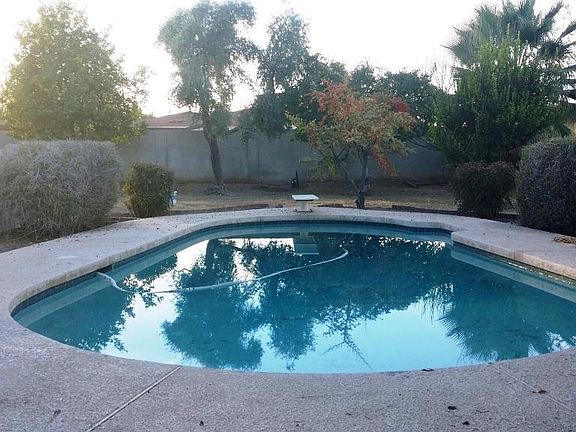 4th image of 7604 S Willow Dr