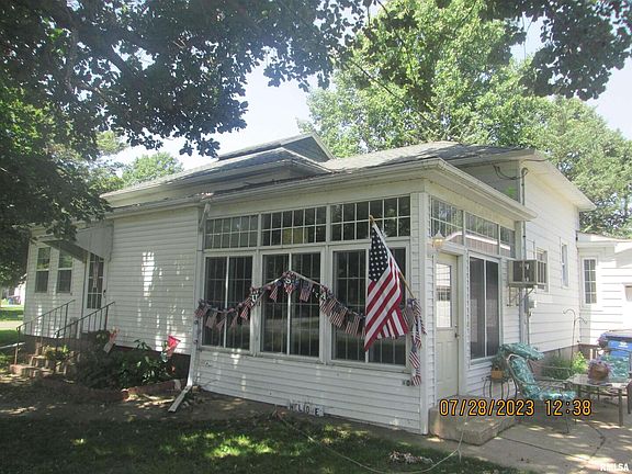 2nd image of 301 E Commercial St