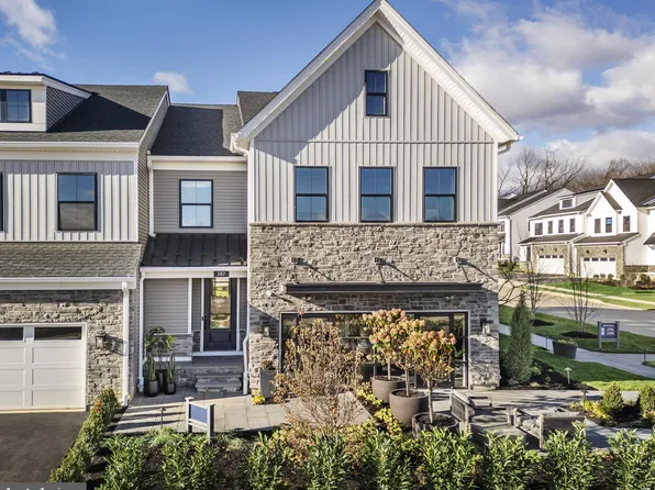 1 Alroy Rd #1, Malvern, PA 19355