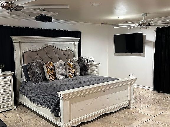 Master bedroom 400 sq.ft.