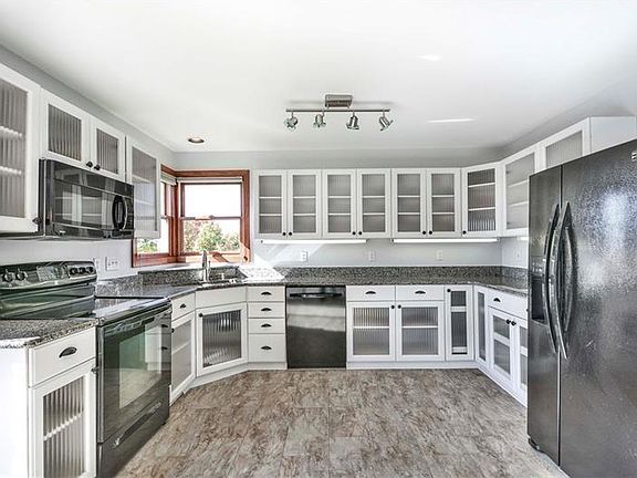5th image of 111 Ascot Ct
