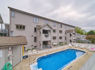 317 5th Ave APT 8, Manistee, MI 49660