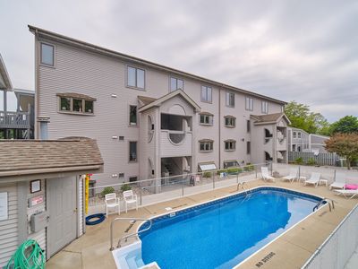 317 5th Ave APT 8, Manistee, MI, 49660
