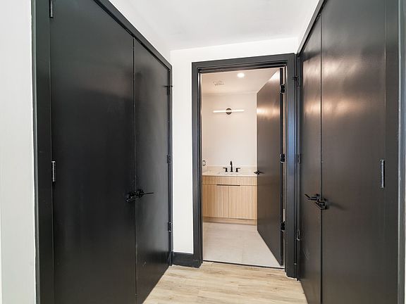 4th image of 251 14th St #306
