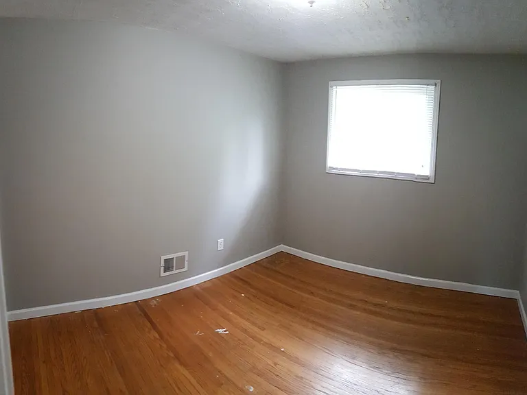 170 Thompson Rd — Photo 10