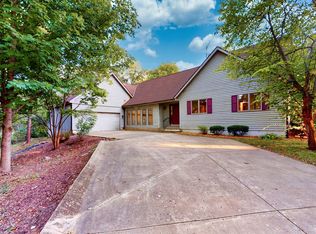 9605 Heron Bay Rd, Bloomington, IL 61705