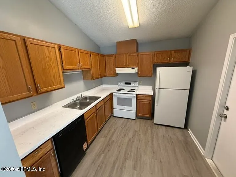 5061 Knightsbridge Cir N #0 — Photo 6