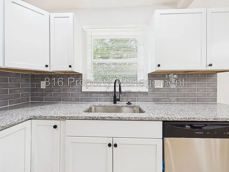 9524 Manning Ave #9520 — Photo 8