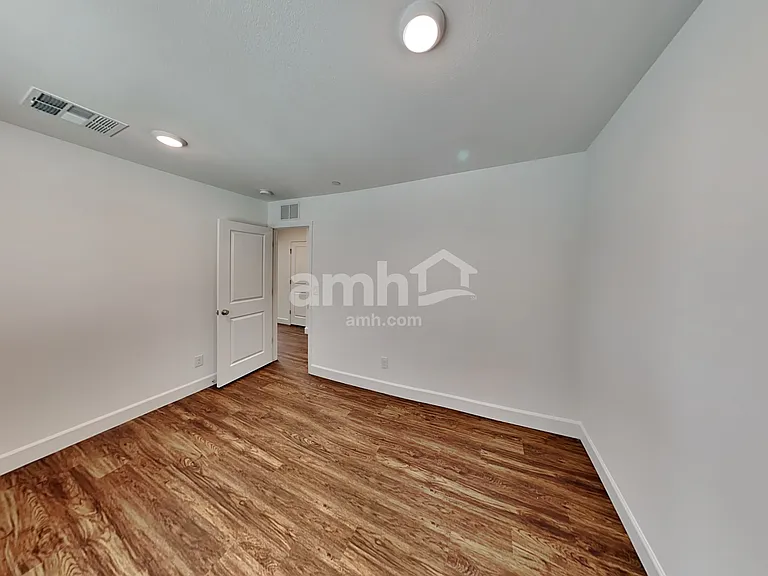 3344 Blodwen St — Photo 12