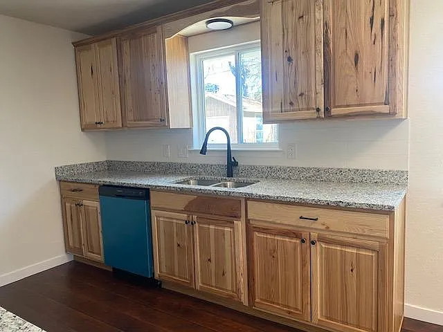 3 bed, 2.0 bath, 1304 sqft, $1,400 — Photo 4