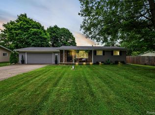 861 W Seymour Lake Rd S, Oxford, MI 48371