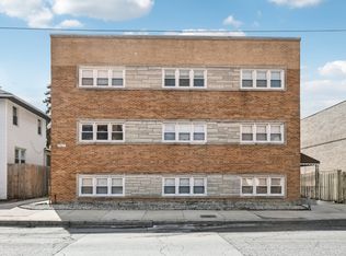 5927 W Addison St APT 2B, Chicago, IL 60634