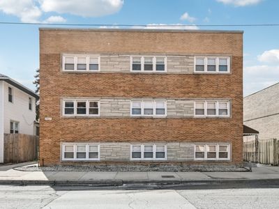 5927 W Addison St APT 2B, Chicago, IL, 60634