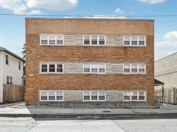 5927 W Addison St APT 2B, Chicago, IL 60634