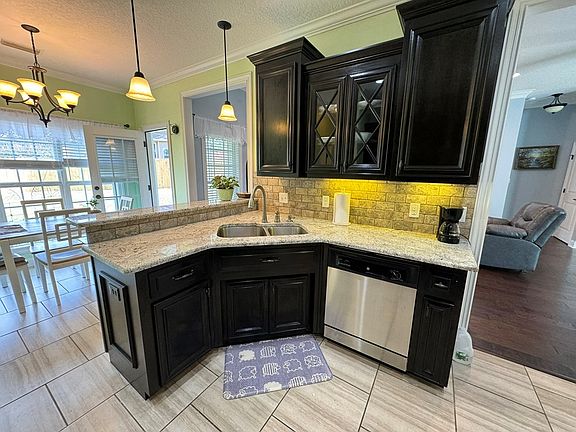 3rd image of 4450 Kenilworth Cir