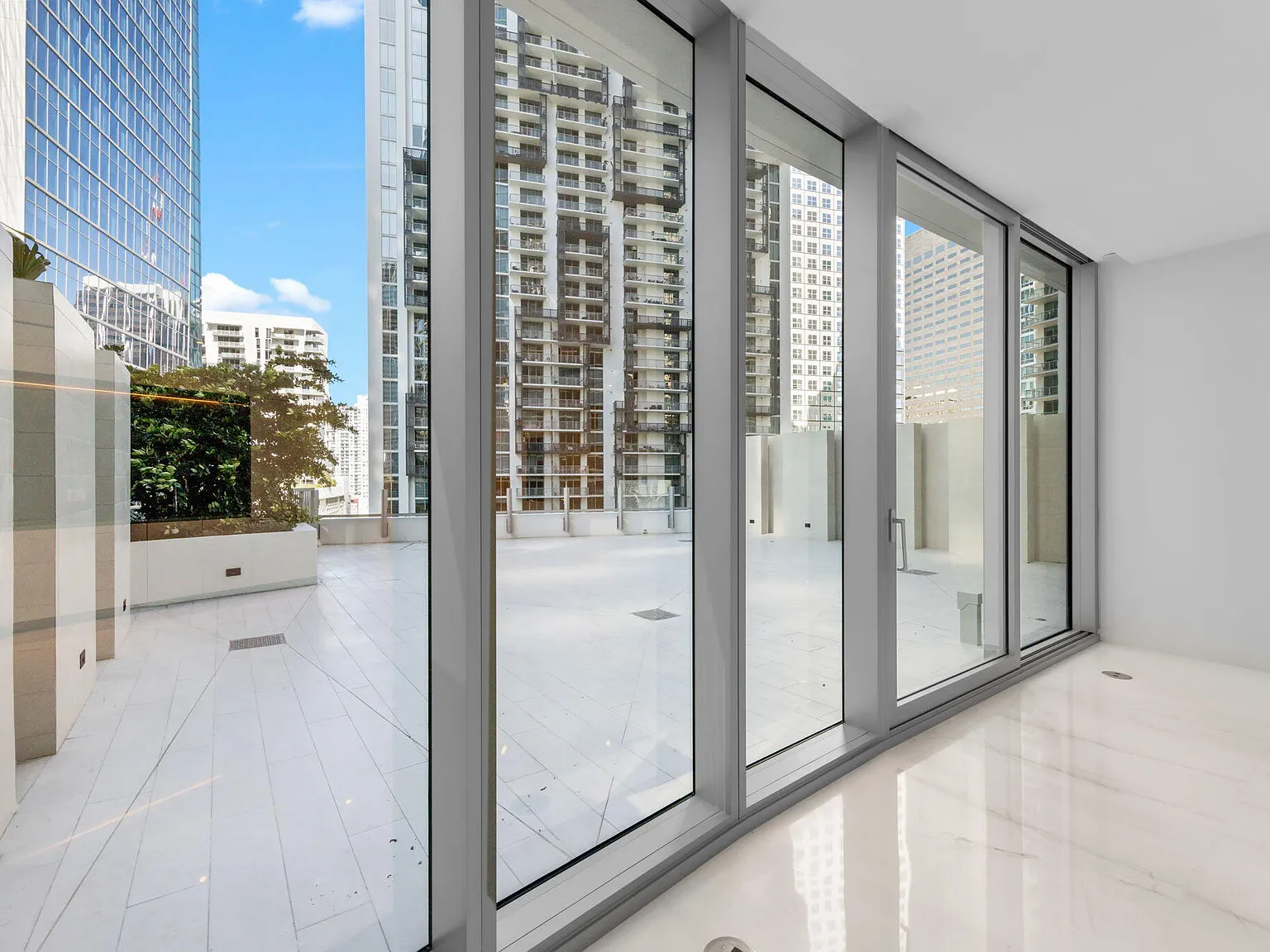 Aston Martin Residences — Photo 3
