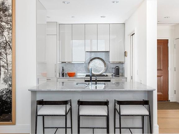 4th image of 1 Dalton St APT 4705
