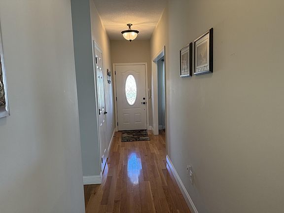 3rd image of 702 Stratford Ave