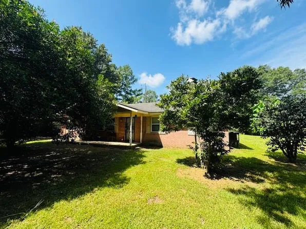 1069 Love Creek Dr, McComb, MS 39648