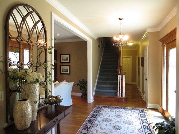 2nd image of 4425 Hillcrest Oaks