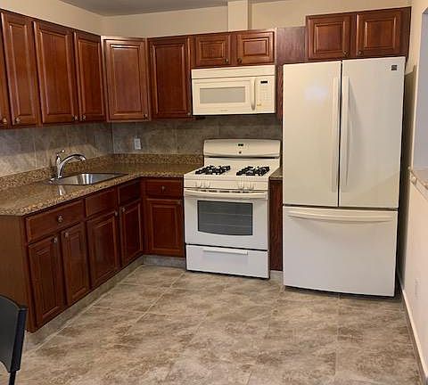 3rd image of 99 Gibson Ave Floor 2