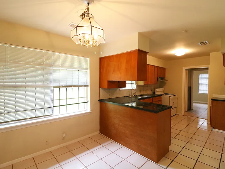 9526 Balsam Ln — Photo 2