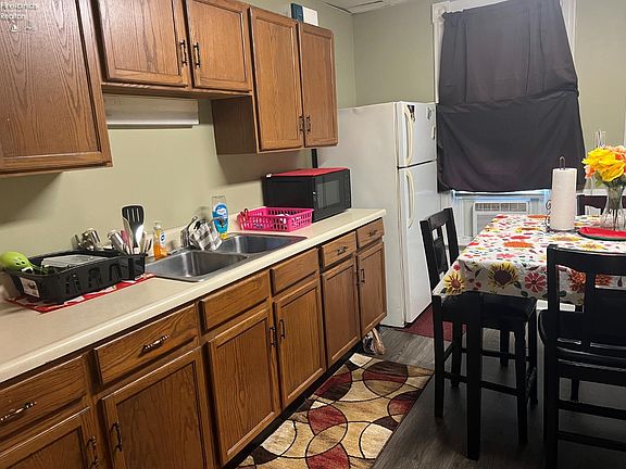 3rd image of 324 Camp St