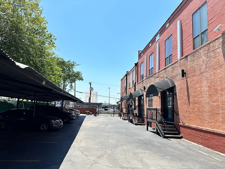 710 S Medina St #203 — Photo 8