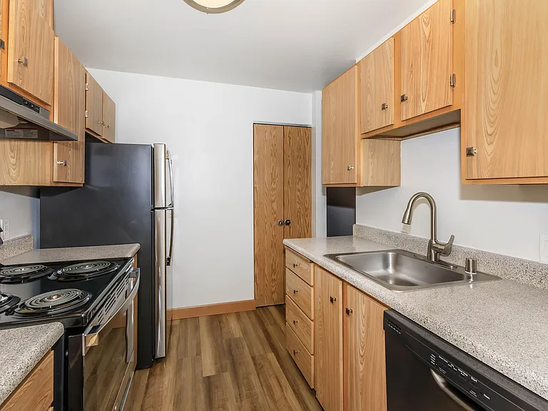 Grandview Apartments — Photo 10