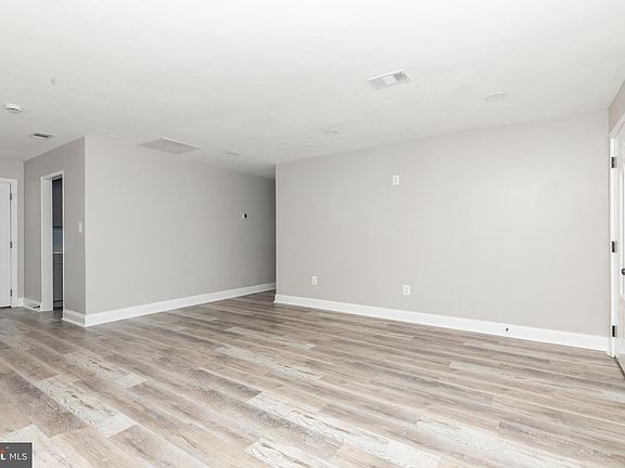 4th image of 719 Cotter Rd