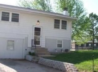 18633 E Arrowhead Ln, Independence, MO 64056