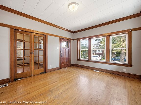 4th image of 2334 Harvey Ave