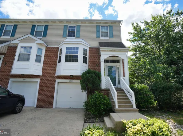 2005 Harvard Dr, North Wales, PA 19454