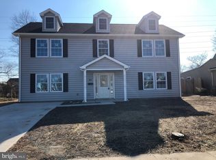 45 New School Ln, Levittown, PA