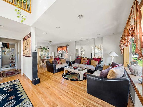3rd image of 3837 Jerome Ave