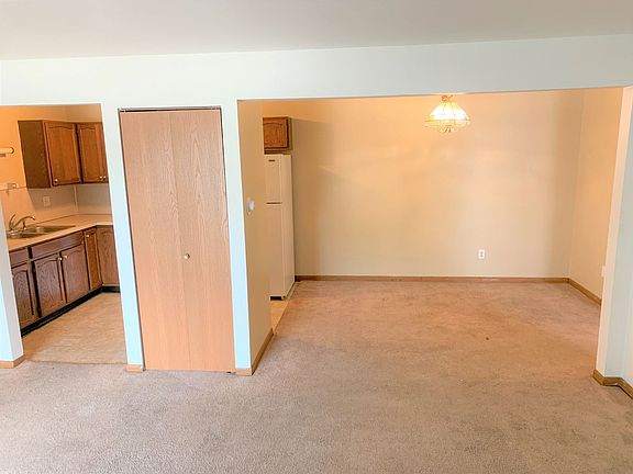 3rd image of 411 Stratford Way APT 7