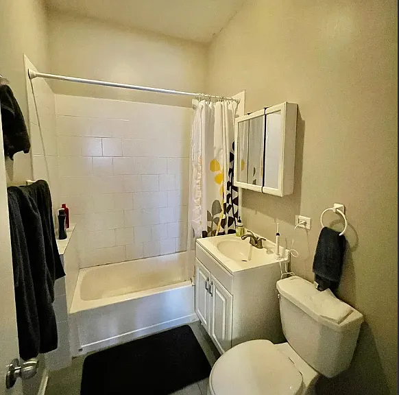 3848 W Roscoe St #1 — Photo 8