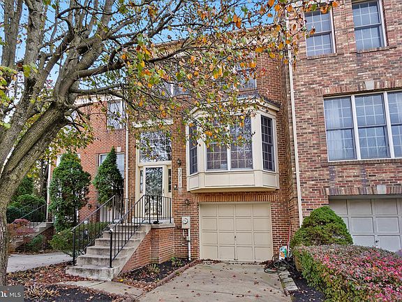 2nd image of 3911 Dunes Way