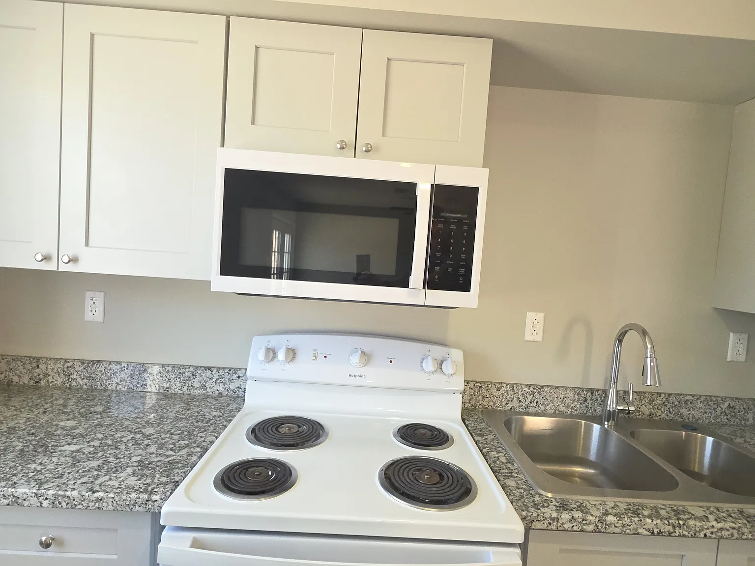 203 River Oaks Dr — Photo 3