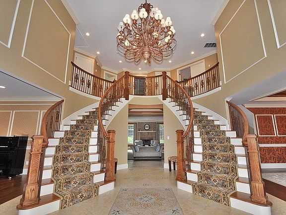 4th image of 71 Avon Dr