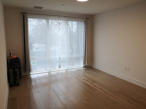 5th image of 348 Baldwin Ave APT 408